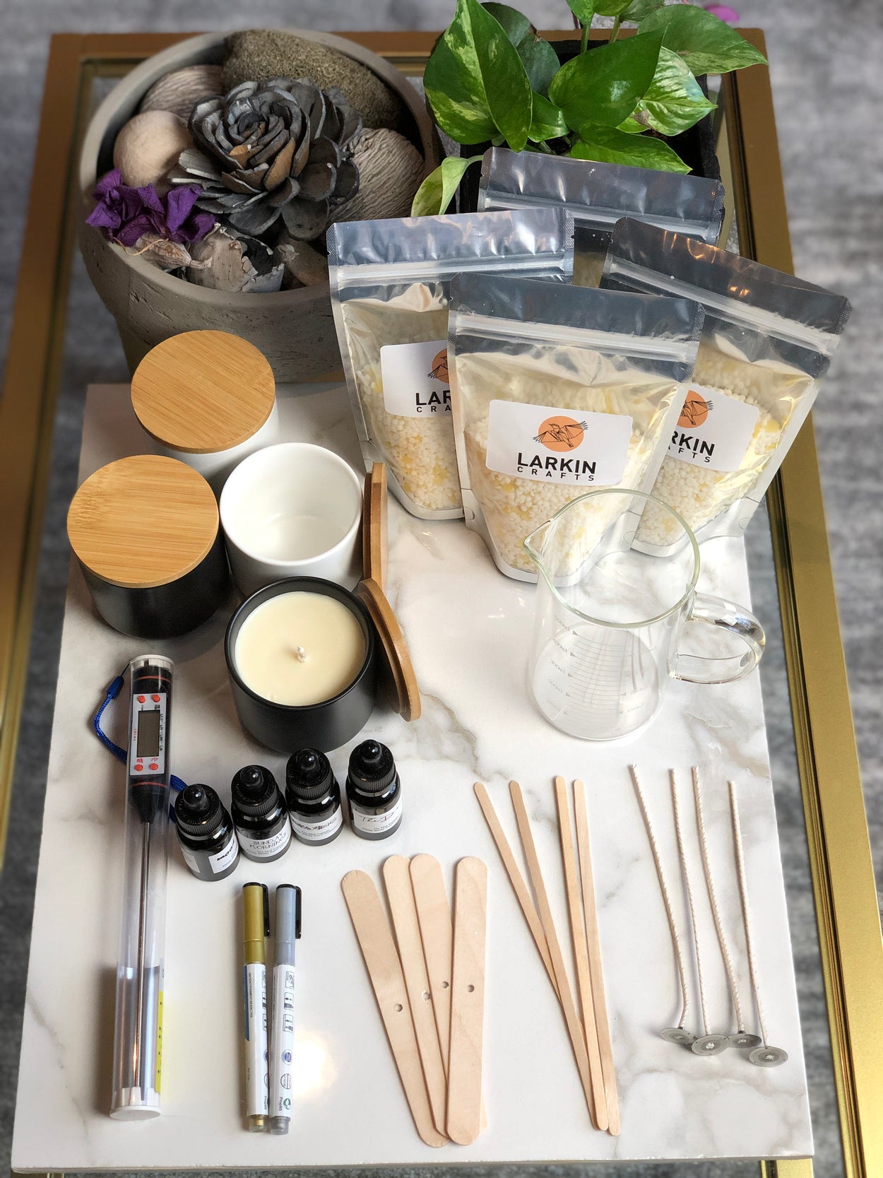 Candle Making Kit Content for 4 Scented Candles in Ceramic Jars